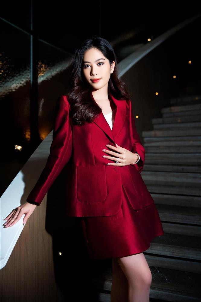 Nam Em đi diễn mặc đồ giá trăm bảy vẫn khoe body cong vút - Hình 10 Nam Em di dien mac do gia tram bay van khoe body cong vut-Hinh-10