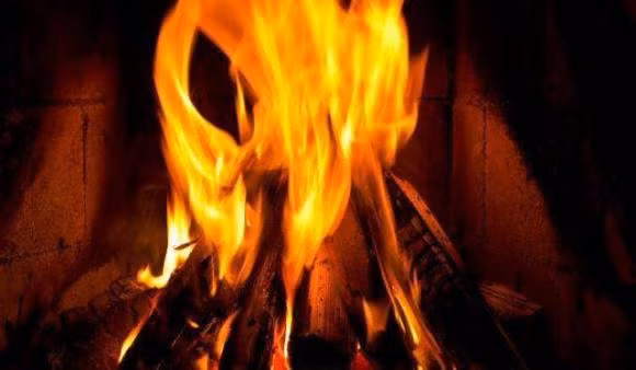 Tai sao nguoi xua khong dam tu dot lua trong cung dien?