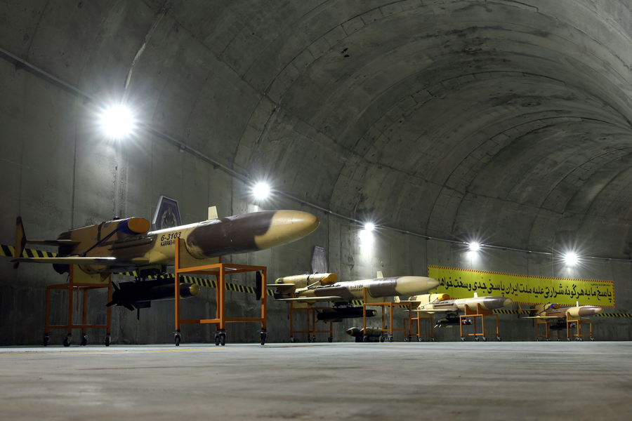 Hé lộ căn cứ bí mật dàn máy bay không người lái nằm sâu hàng trăm mét trong lòng núi Iran.