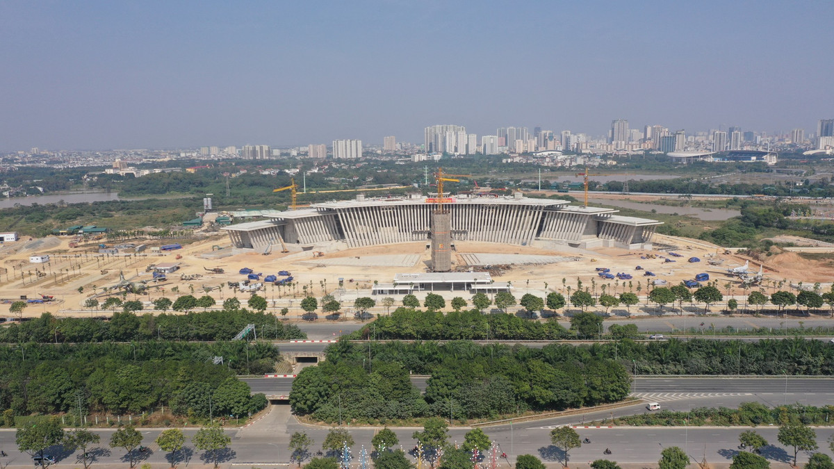 Dự án xây mới Bảo tàng Lịch sử Quân sự Việt Nam đang được triển khai trên đường Đại Lộ Thăng Long, tại phường Đại Mỗ, quận Nam Từ Liêm, TP. Hà Nội. Dự án xây dựng trên khu đất có diện tích 74,3 ha, trong đó diện tích sử dụng khoảng 38,66 ha, được thiết kế theo phong cách hiện đại với 4 tầng nổi và một tầng bán âm.