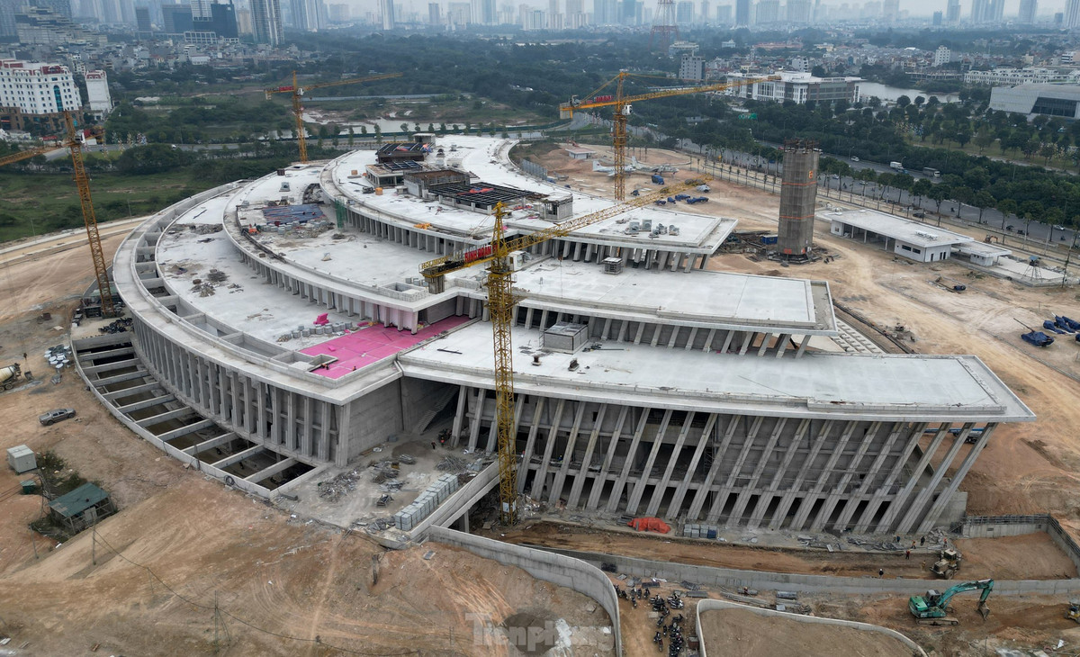 Dự án bao gồm hệ thống thang bộ, thang máy, hệ thống chiếu sáng được thiết kế hài hòa với chiếu sáng kiến trúc công trình và ánh sáng tự nhiên, sử dụng hệ thống thiết bị đa phương tiện kết hợp với hệ thống âm thanh định hướng để khách tham quan có thể tự do tương tác, đem lại trải nghiệm mới mẻ.