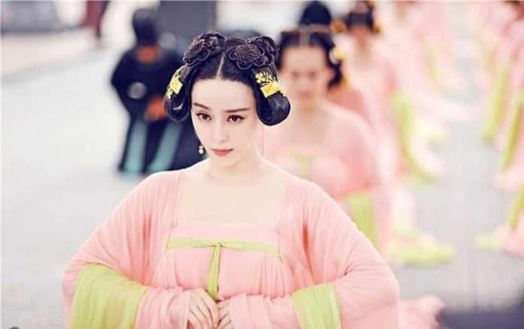 Tai sao Vo Tac Thien dot ngot qua doi chi mot nam sau thoai vi?