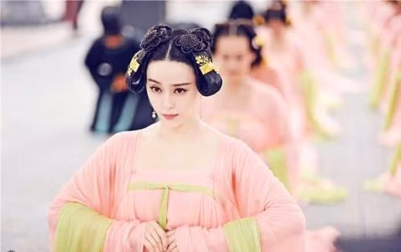 Tai sao Vo Tac Thien dot ngot qua doi chi mot nam sau thoai vi?