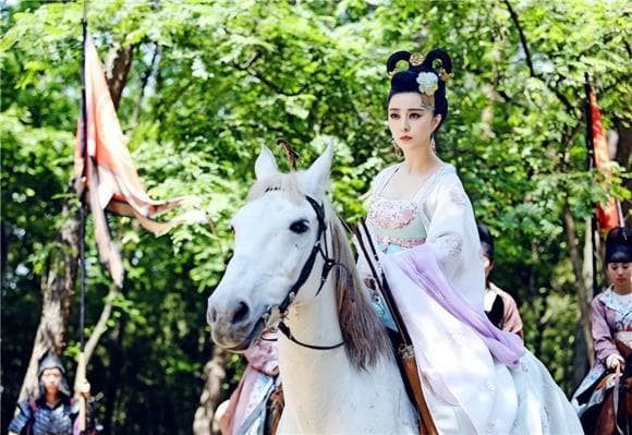 Tai sao Vo Tac Thien dot ngot qua doi chi mot nam sau thoai vi?-Hinh-2