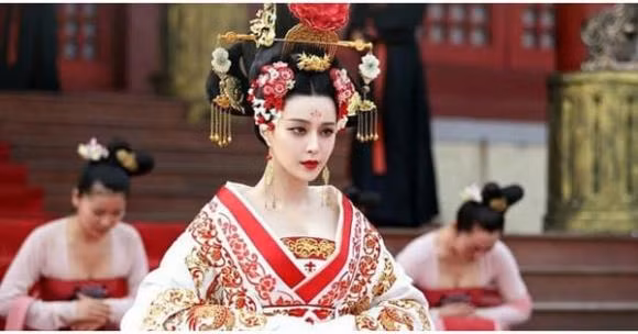 Tai sao Vo Tac Thien dot ngot qua doi chi mot nam sau thoai vi?-Hinh-3