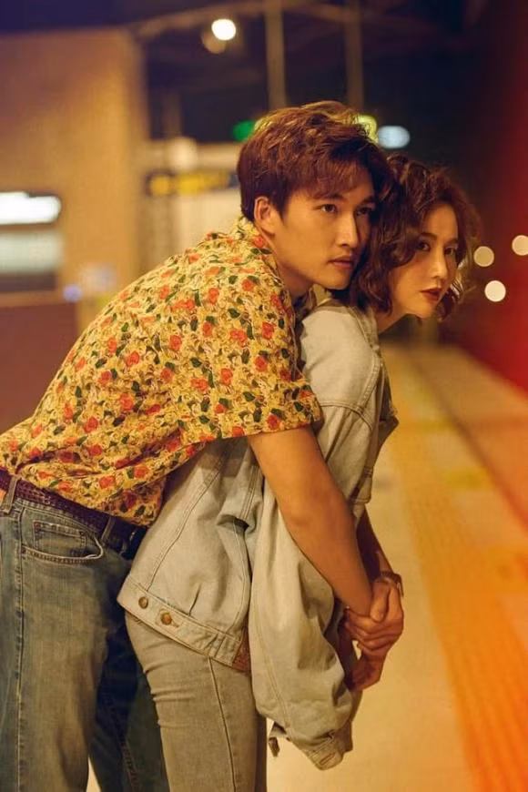 Dinh Tu lai bi soi bang chung nghi hen ho Huyen Lizzie-Hinh-2