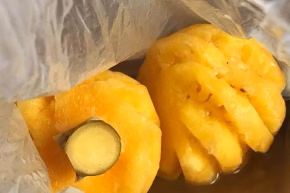 An dua ma ngam nuoc muoi co dung khong?-Hinh-3