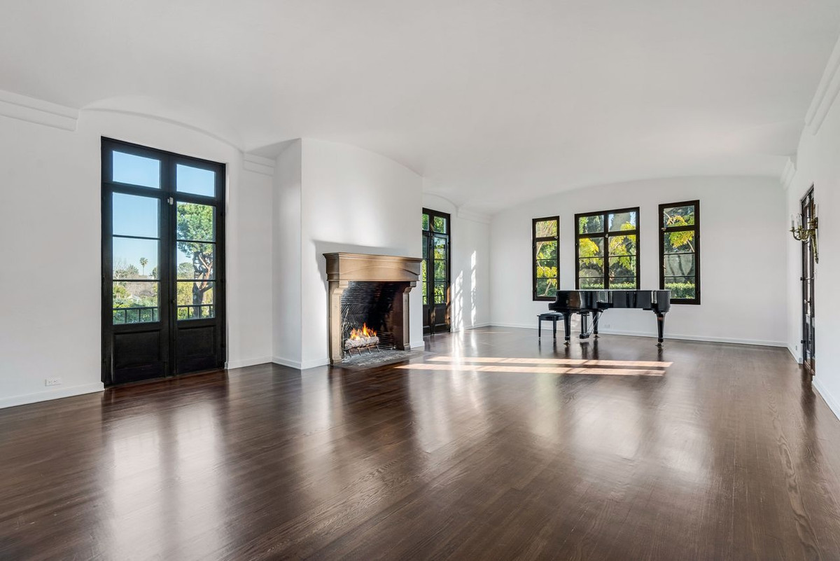 Can biet thu 'cuu' The Beatles khoi fan cuong trong tour luu dien-Hinh-7