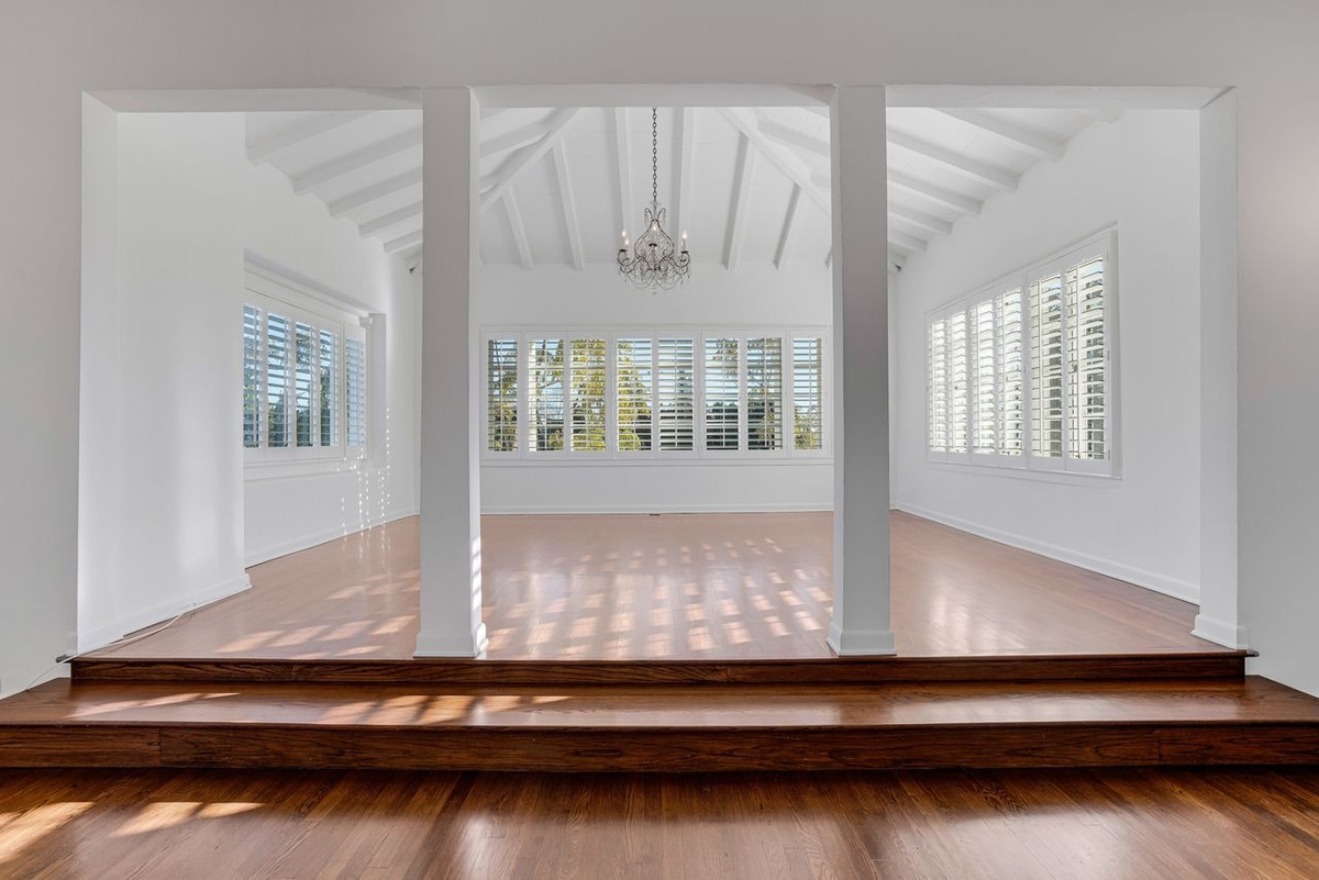 Can biet thu 'cuu' The Beatles khoi fan cuong trong tour luu dien-Hinh-6