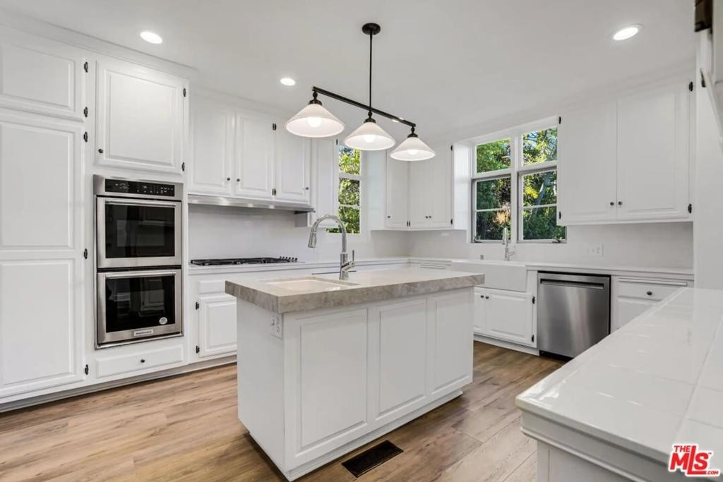 Can biet thu 'cuu' The Beatles khoi fan cuong trong tour luu dien-Hinh-5