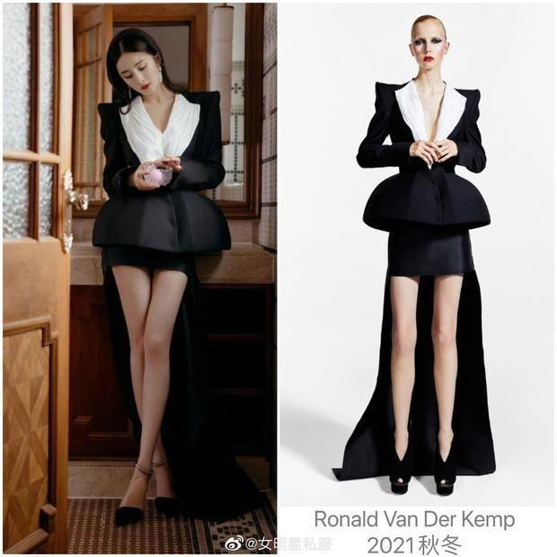 Tham dự sự kiện do Super Elle tổ chức, Dương Mịch đã chỉnh sửa lại phần cổ khoét sâu và cắt ngắn váy từ thiết kế gốc đến từ nhà mốt Ronald Van Der Kemp. Điều này giúp cho nữ diễn viên nhìn duyên dáng, thanh lịch hơn đồng thời khoe được đôi chân dài