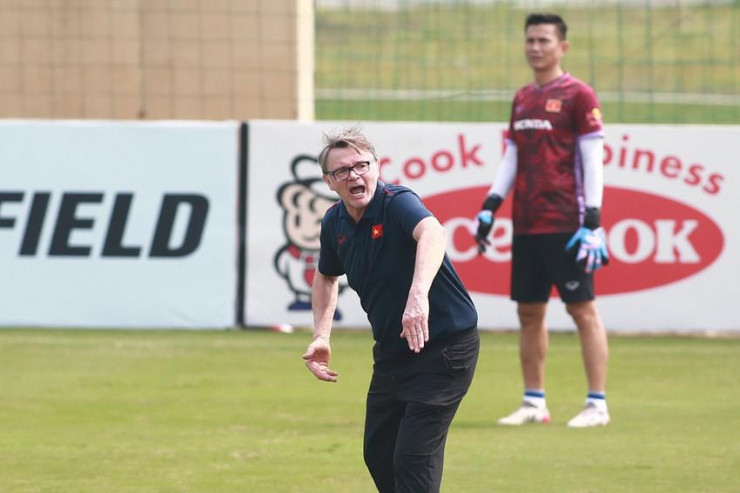 Da toan thua, U-22 Viet Nam hoi hop sang Campuchia giu vang SEA Games