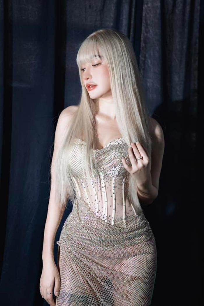 Dù đã U40, Elly Trần khiến netizen ngưỡng mộ vì visual 'lão hoá ngược' - Hình 9 Du da U40, Elly Tran khien netizen nguong mo vi visual 'lao hoa nguoc'-Hinh-9