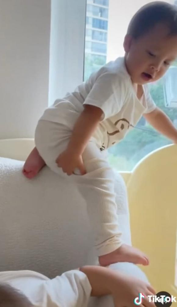 Ha Ho toat mo hoi voi tro nghich ngom cua ai nu Lisa-Hinh-2