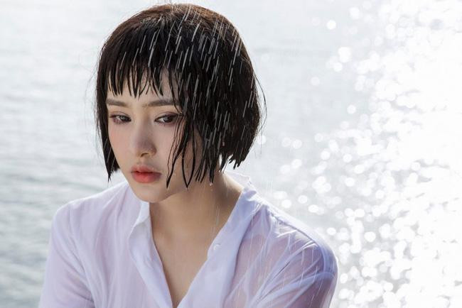 Hiền Hồ bị đông đảo khán giả cho rằng đang lấy chuyện tình ồn ào với Soobin Hoàng Sơn để đưa vào sản phẩm mới nhằm tăng sức hút. 2sao.vn | Photobook