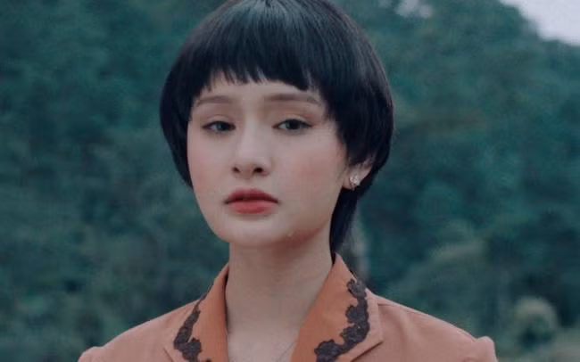 Thậm chí, nghi ngờ này đã được giới truyền thông đặt ra ngay trong chính buổi họp báo ra mắt MV mới của Hiền Hồ. 2sao.vn | Photobook