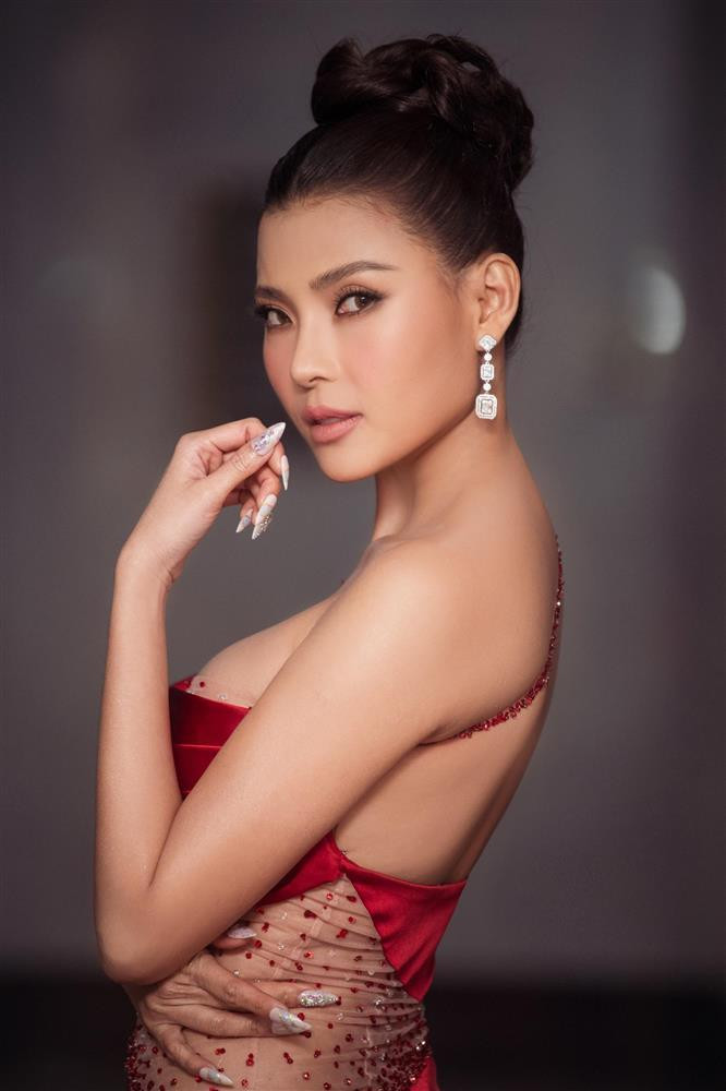 húy Diễm sinh năm 1986, là diễn viên thực lực được đông đảo khán giả yêu mến.