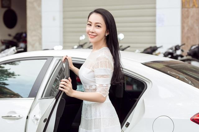 ăm 2017, Linh Nga và chồng cũ xảy ra tranh chấp quyền nuôi con, kết quả "chim công làng múa" giành được quyền nuôi con gái. Sau đó, Linh Nga bị rò rỉ ảnh khóa môi người đàn ông lạ. Đến tháng 7/2017, Linh Nga công khai bạn trai nhưng cặp đôi đều rất hạn chế chia sẻ ảnh chụp cùng nhau lên MXH. Hiện tại, Linh Nga đang tận hưởng cuộc sống vui vẻ bên gia đình, bạn bè và người yêu.