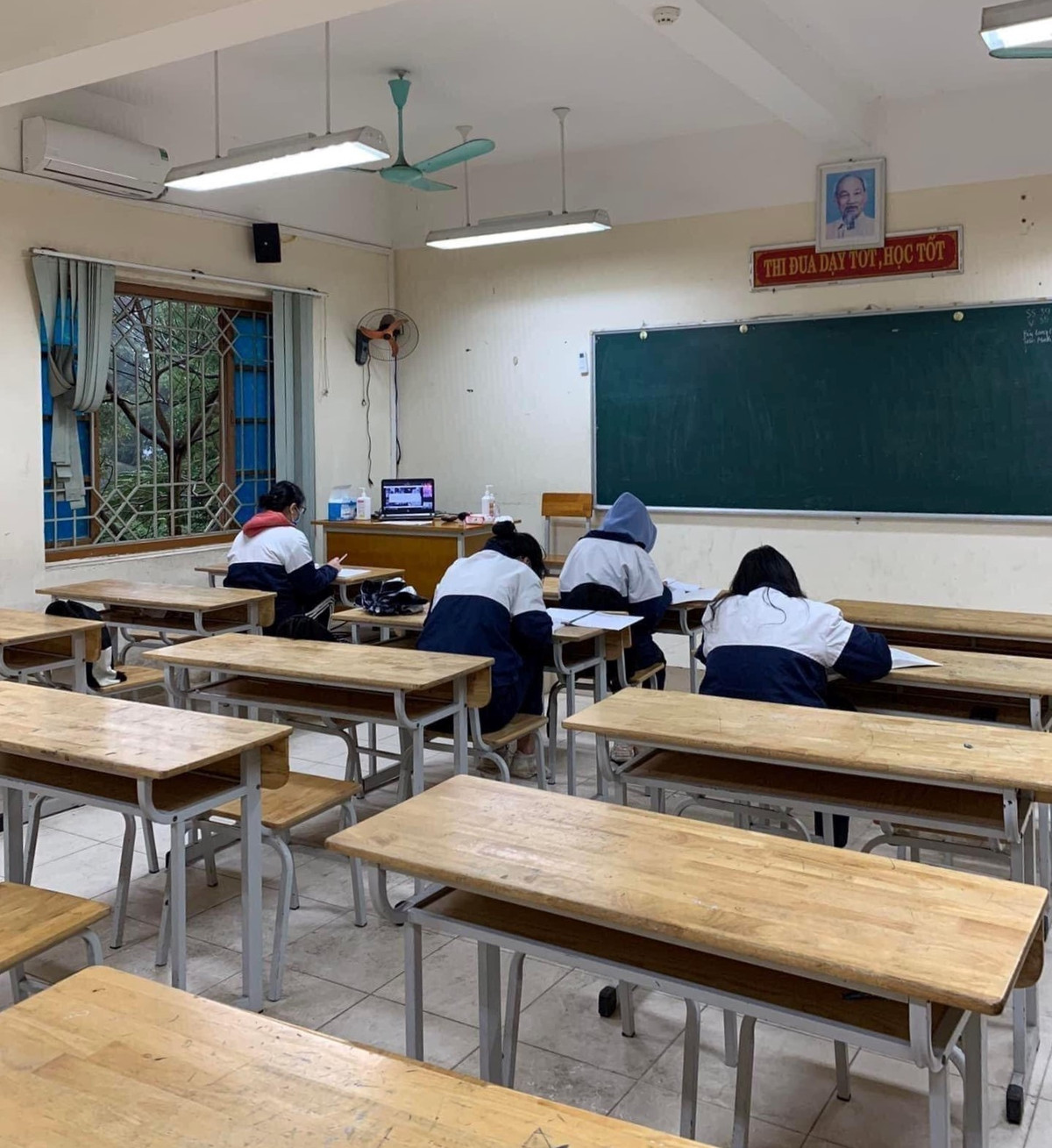 Chi 1 hoc sinh den lop, day truc tiep de lam gi?