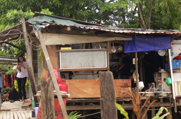 Ngoi nha khong vach ben song cua nguoi dan ong 40 nam cuu nguoi nhay cau-Hinh-5