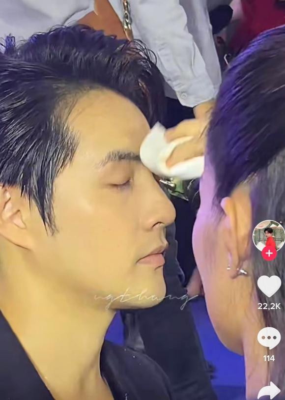 Phat sot voi khoanh khac Dong Nhi cham soc Ong Cao Thang tai su kien-Hinh-2