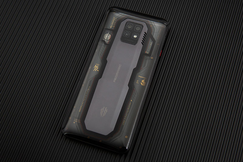 Ngoài mạng 5G NSA/SA, 4G VoLTE, máy còn có các chuẩn kết nối không dây đáng chú ý như Wi-Fi 6E 802.11 ax (2.4GHz + 5GHz + 6GHz), Bluetooth 5.2, GPS (L1 / L5) + GLONASS, NFC.