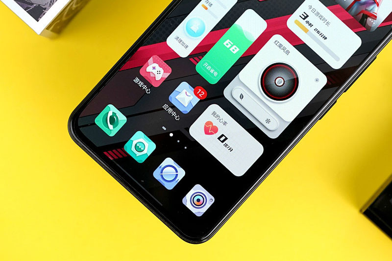 Cảm biến vân tay quang học tích hợp bên trong màn hình. 