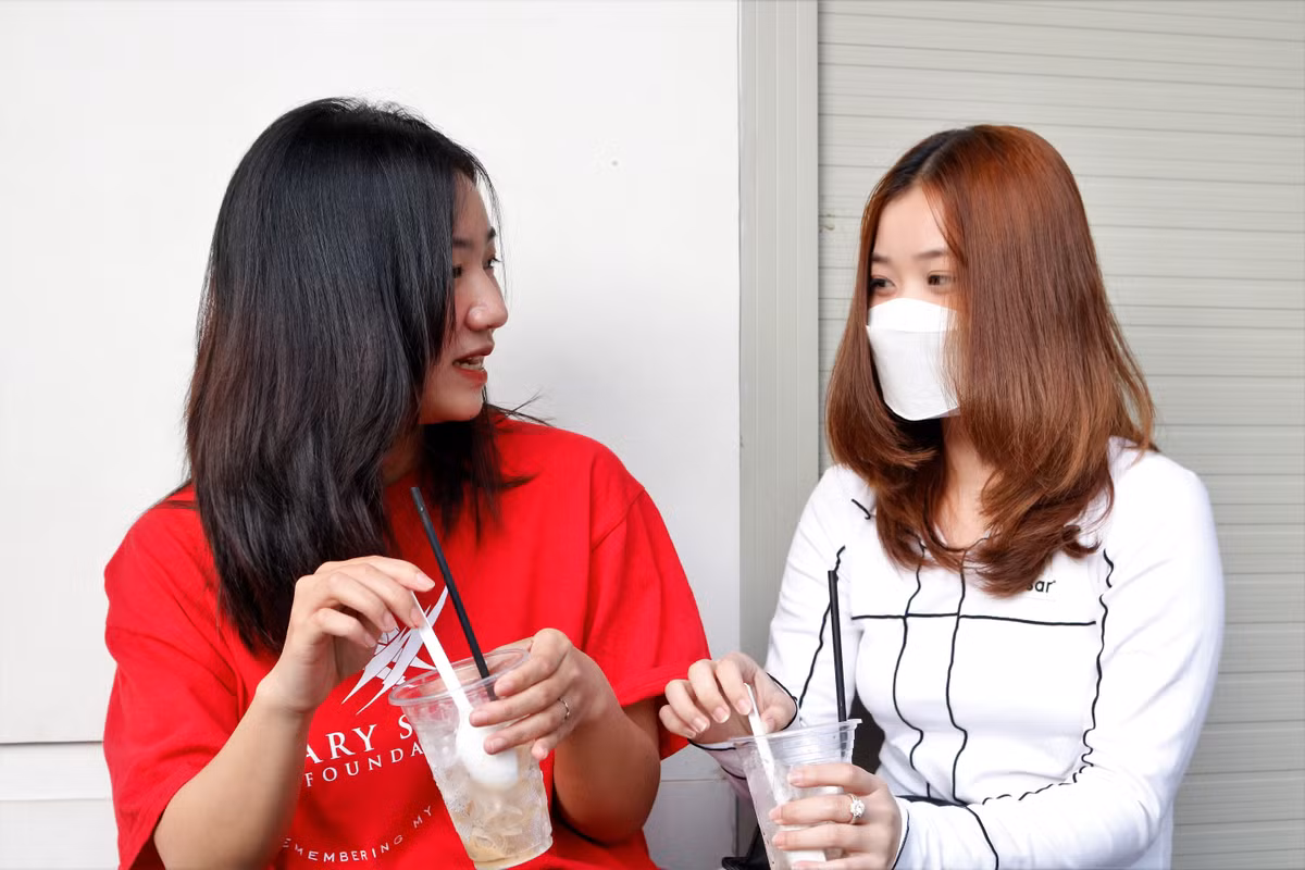 Gioi tre TP.HCM chay deadline o quan ca phe trong ngay dau di lam-Hinh-7