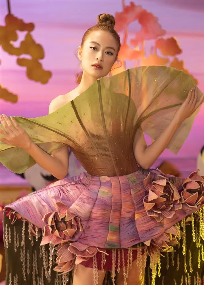 Hoang Thuy Linh bi 