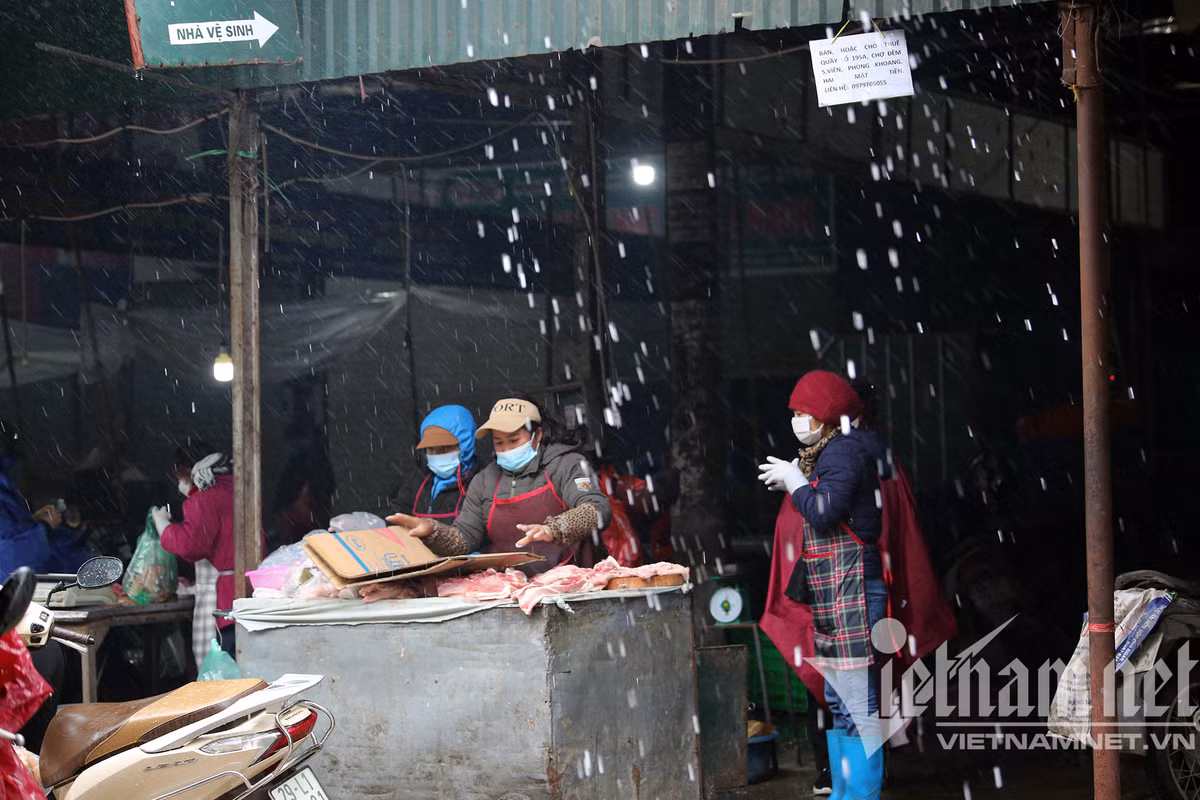 Mua ret buot o Ha Noi, can thu van dam minh o ho Guom-Hinh-18