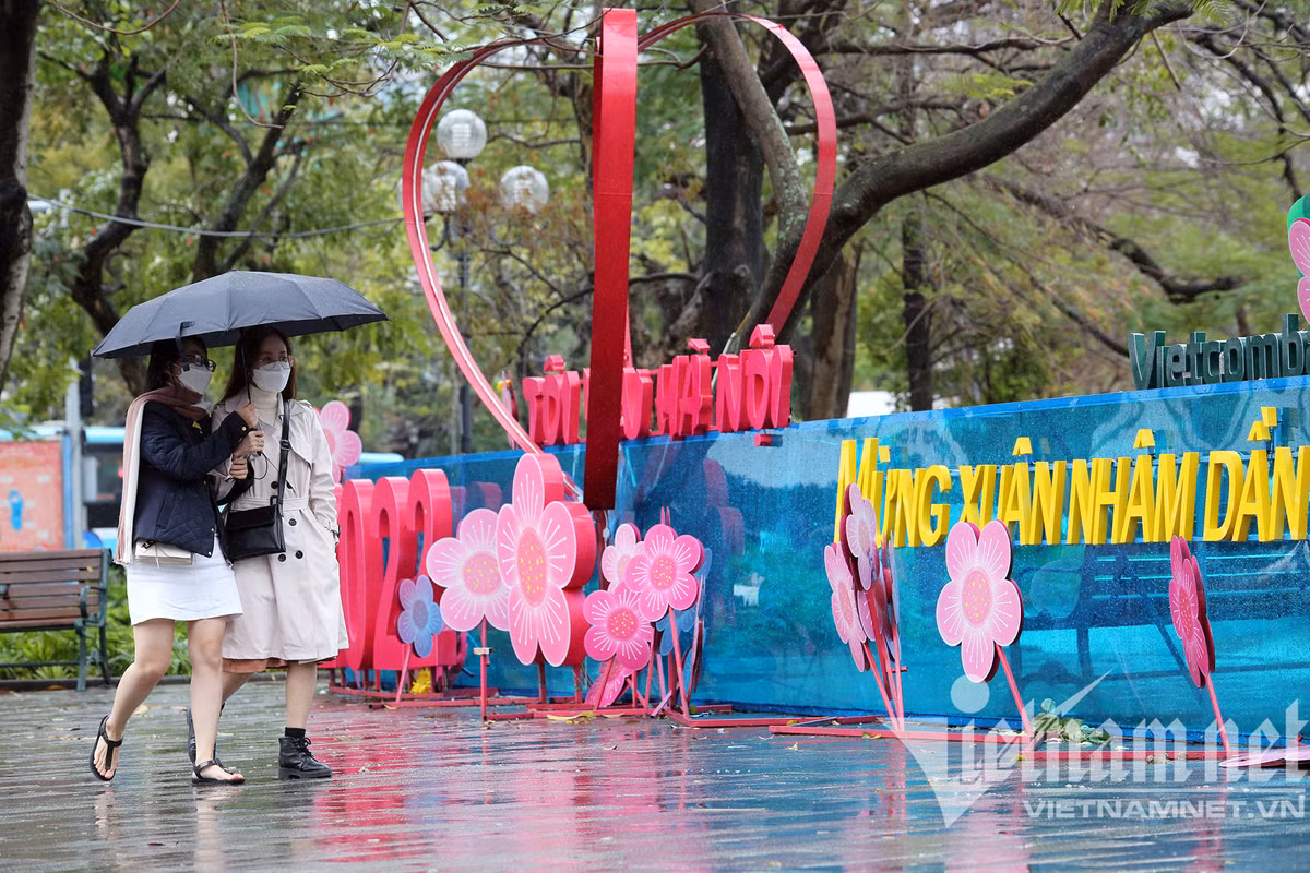 Mua ret buot o Ha Noi, can thu van dam minh o ho Guom-Hinh-4