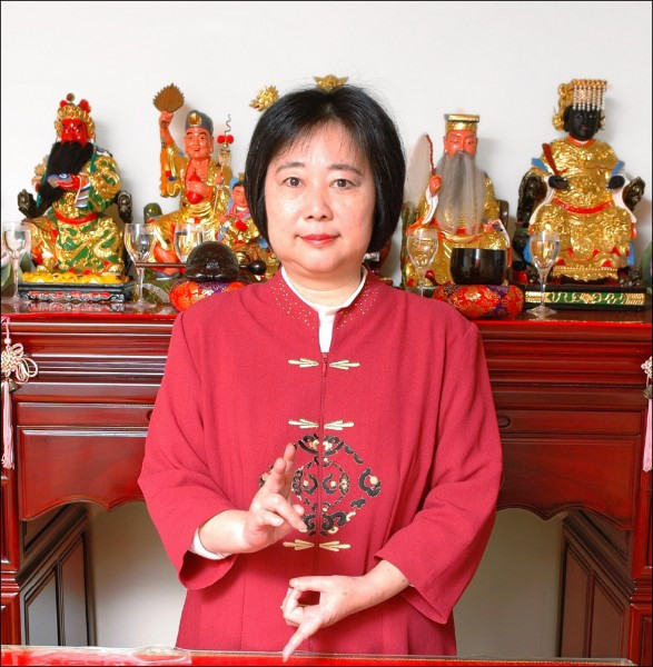 Trên trang thông tin Chinatimes, chuyên gia phong thủy người Đài Loan Giang Gia Diệp, người từng chia sẻ nhiều về chiêm tinh và tử vi trên chương trình truyền hình Đài Loan và được mọi người đón nhận nồng nhiệt, đã tiết lộ về 3 con giáp sẽ gặp được nhiều may mắn trong năm 2022 này. Đặc biệt vào những tháng đầu năm Nhâm Dần, đây là 3 con giáp trước đây gặp nhiều khó khăn nhưng bây giờ cuộc sống đang dần cải thiện một cách đáng kể. Cùng xem đó là con giáp nào nhé! 