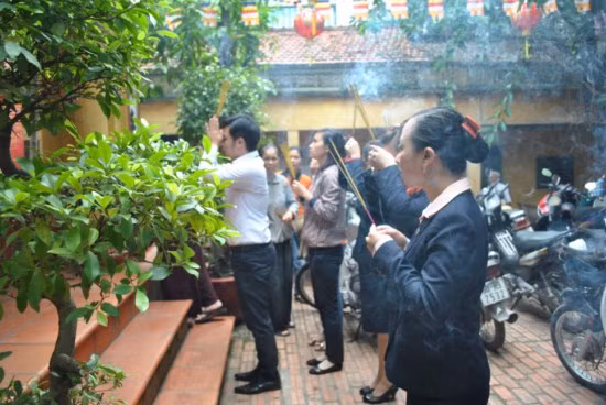 Den chua cung, khan the nao de “so cau nhu nguyen“?