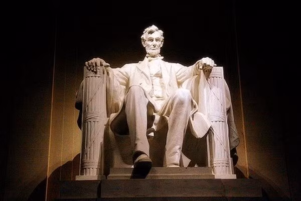 “Ong hoang, ba chua” va nhung cu lua ngoan muc 1/4-Hinh-2