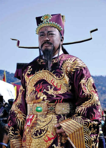 Bi an ngan nam ve mo Bao Cong