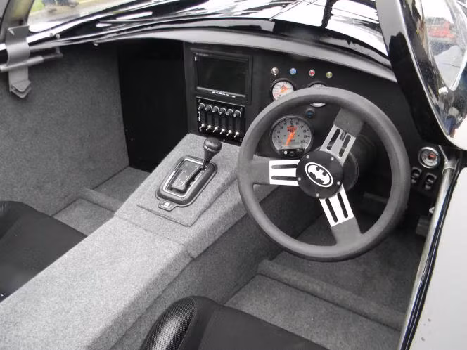 Cận cảnh vô-lăng trên xe.