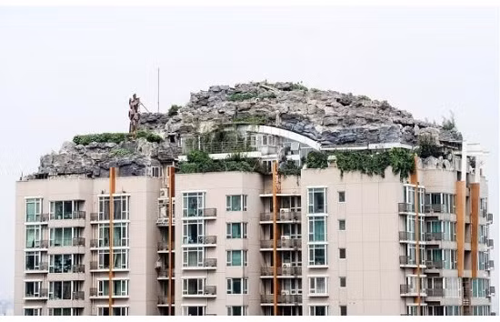 Ngày 15/08/2013, chính quyền thành phố đã ra quyết định dỡ bỏ và gia hạn cho chủ đầu tư phải hoàn thành việc phá bỏ trong 2 tuần.