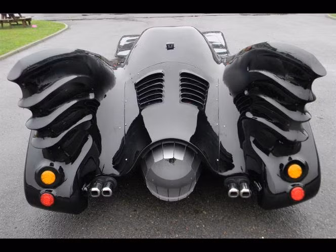 Đuôi xe vô cùng ấn tượng và bắt mắt.