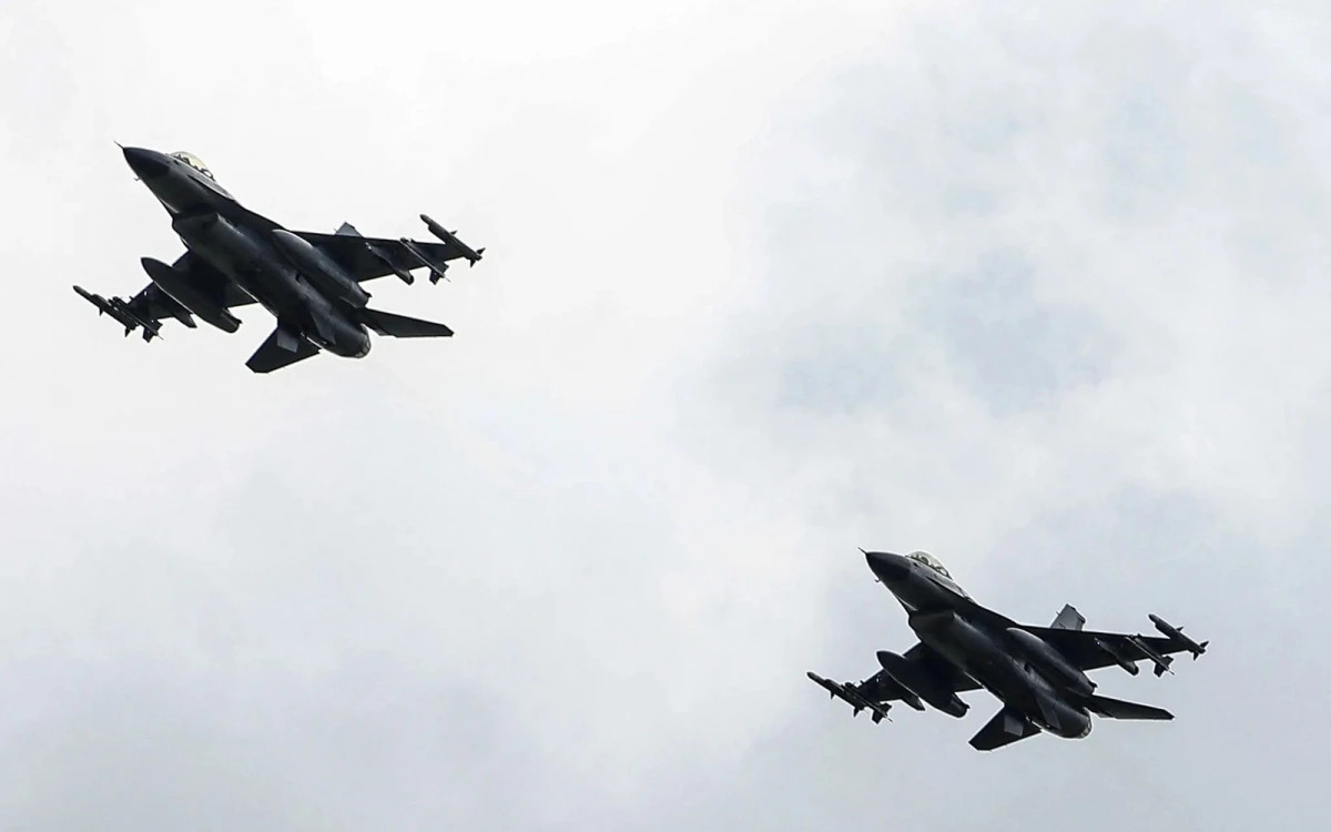 Thêm một máy bay F-16 của Ukraine bị bắn hạ, phi công tử trận Them mot may bay F-16 cua Ukraine bi ban ha, phi cong tu tran