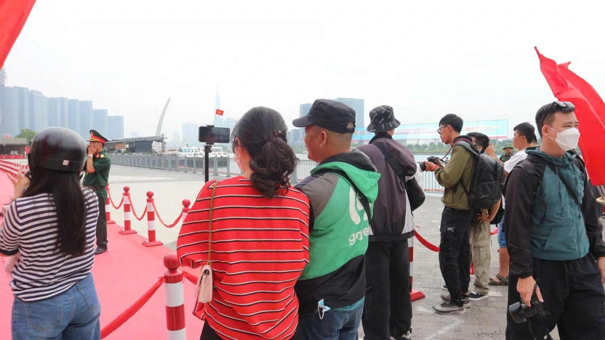 Dan dai bac ban dien tap chuan bi cho le ky niem o TP.HCM-Hinh-2