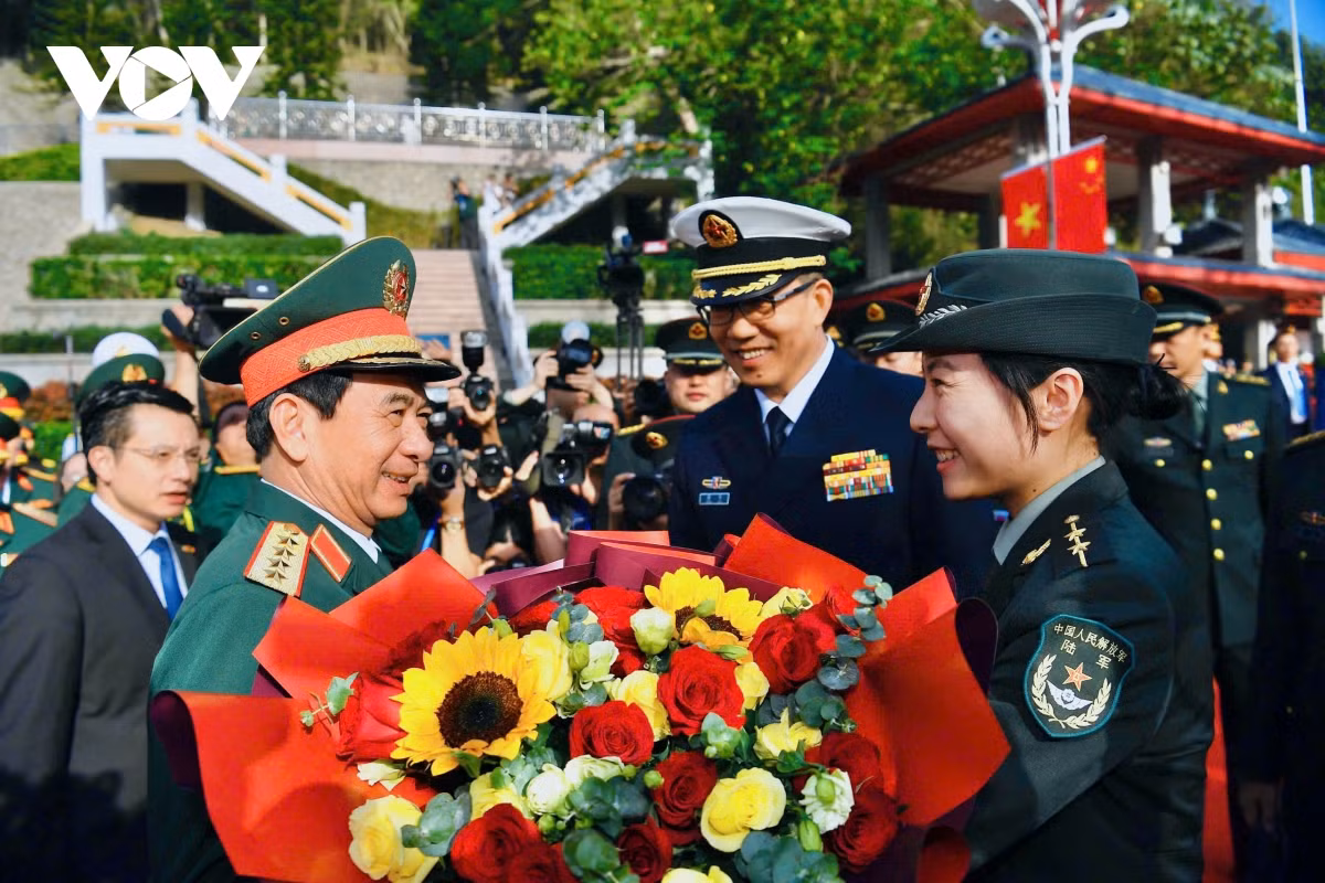 Giao lưu năm nay có nhiều nội dung phong phú và thiết thực, trong ngày 16/4 các hoạt động diễn ra tại Trung Quốc gồm: Lễ đón đoàn Việt Nam; tham quan Khu du lịch Hữu Nghị Quan, chụp ảnh chung; thăm Đại đội Biên phòng Cửa khẩu Hữu Nghị Quan, trồng cây hữu nghị. Tại đây, thông qua hình thức trực tuyến, hai Bộ trưởng Quốc phòng sẽ chứng kiến Tuần tra liên hợp giữa Hải quân hai nước lần thứ 38 trên vùng biển Vịnh Bắc Bộ. Đây là lần đầu lực lượng hải quân hai nước tham gia vào sự kiện giao lưu hữu nghị quốc phòng biên giới.