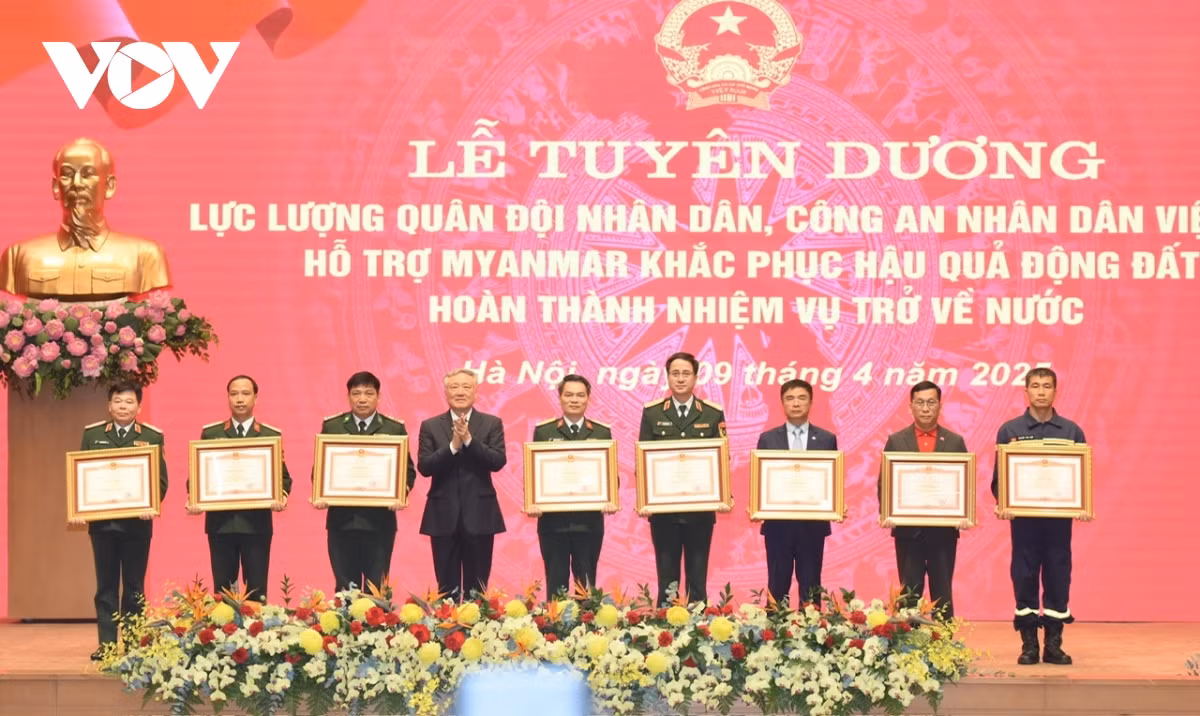 Thủ tướng Phạm Minh Chính tuyên dương lực lượng hỗ trợ khắc phục động đất tại Myanmar - Hình 4 Thu tuong Pham Minh Chinh tuyen duong luc luong ho tro khac phuc dong dat tai Myanmar-Hinh-4