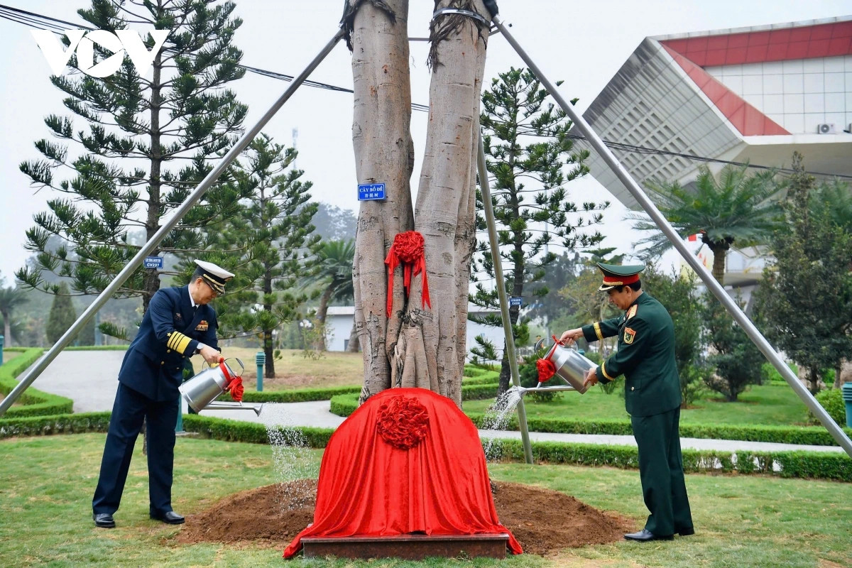 Dấu ấn Giao lưu hữu nghị biên giới quốc phòng Việt Nam - Trung Quốc lần thứ 9 - Hình 6 Dau an Giao luu huu nghi bien gioi quoc phong Viet Nam - Trung Quoc lan thu 9-Hinh-6