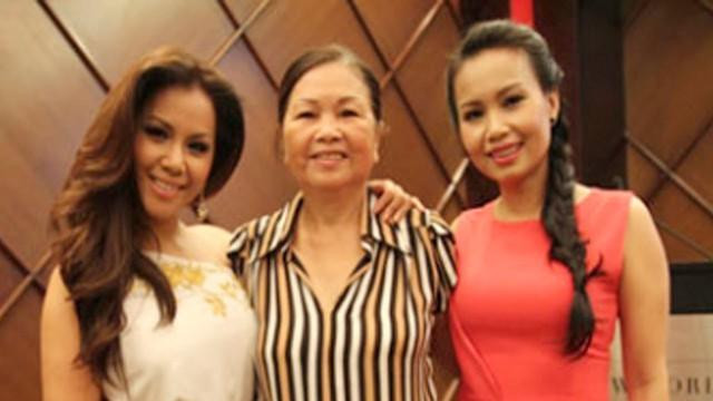 ô còn bổ sung: "Tuy rằng mẹ không bán hàng rong để nuôi tôi, nhưng tôi vẫn nhớ thuở nhỏ, mẹ và bố nuôi những 6 đứa con ăn học. Nhà tôi rất nghèo, tôi lại thuộc loại ham chơi. Cứ mỗi buổi chiều mẹ đi giao hàng ở chợ tôi lại đòi đi theo. Thế là mẹ vừa phải đèo hàng vừa phải đèo tôi, nặng và cồng kềnh đến muốn ngã".