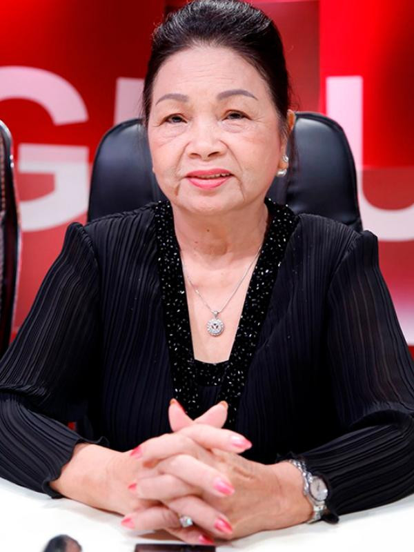 rải qua những năm tháng khó khăn, hiện tại, mẹ ruột Cẩm Ly có cuộc sống yên ấm và hạnh phúc bên con cháu.