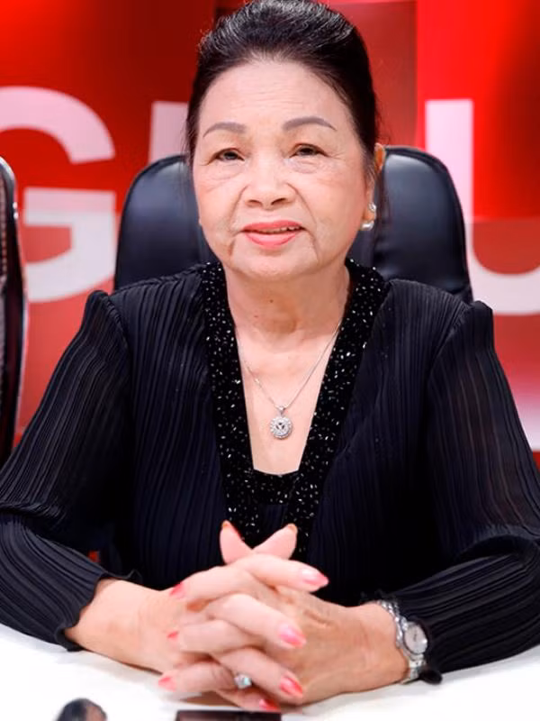 Trải qua những năm tháng khó khăn, hiện tại, mẹ ruột Cẩm Ly có cuộc sống yên ấm và hạnh phúc bên con cháu.