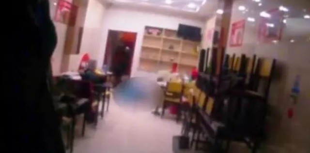 Vo chet lang khi phat hien ten trom ma chong vua dam chet