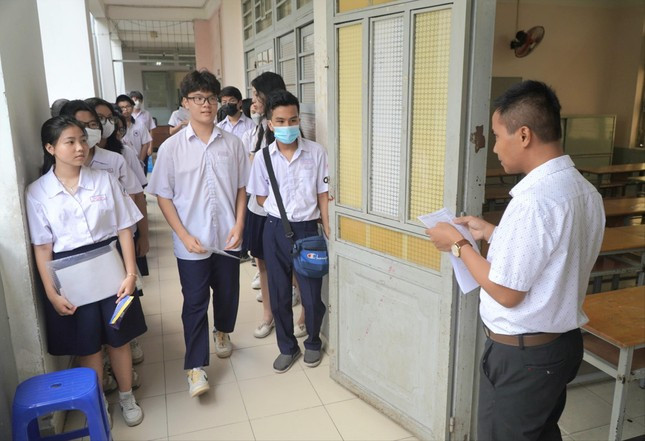 Ha Noi chua chot phuong an tuyen sinh lop 10, phu huynh keu troi