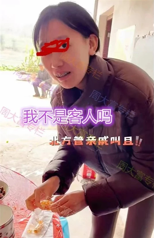 Xau ho voi hanh dong cua ban gai trong bua com ra mat