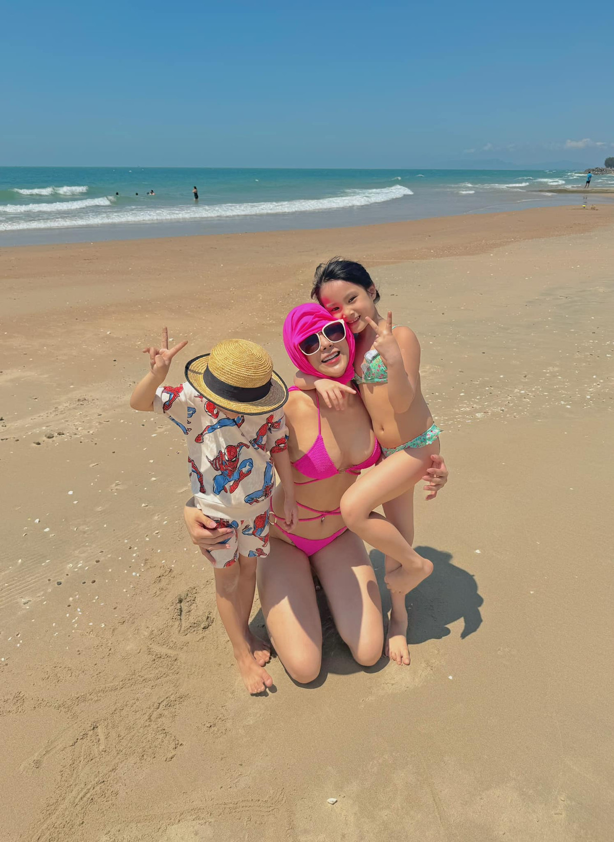 Diep Lam Anh dien bikini nho xiu khoe than hinh boc